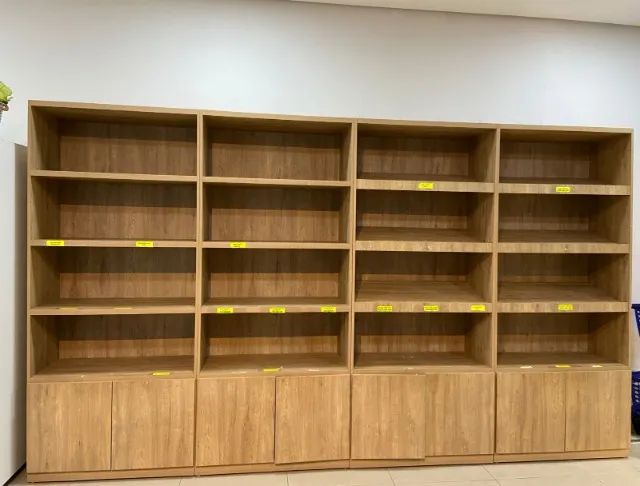 Estante em MDF com armários - Foto 2
