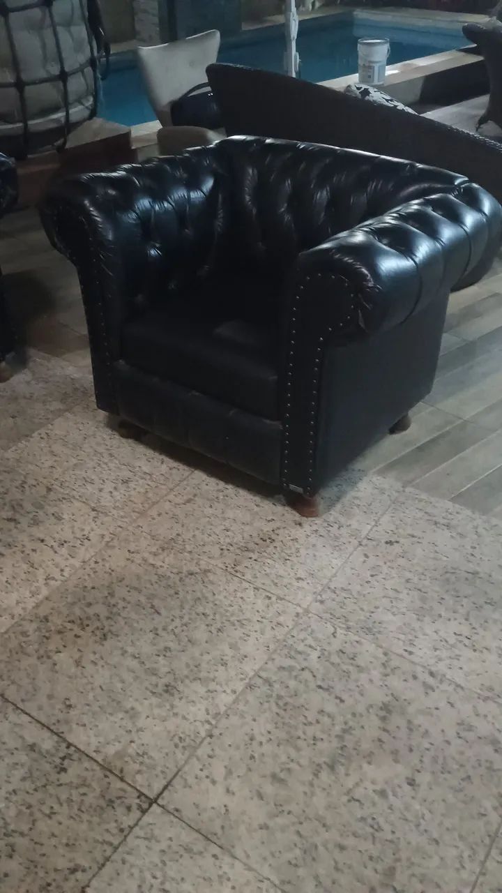  3 Poltronas Chesterfield em courino 1.100 cada - Foto 3