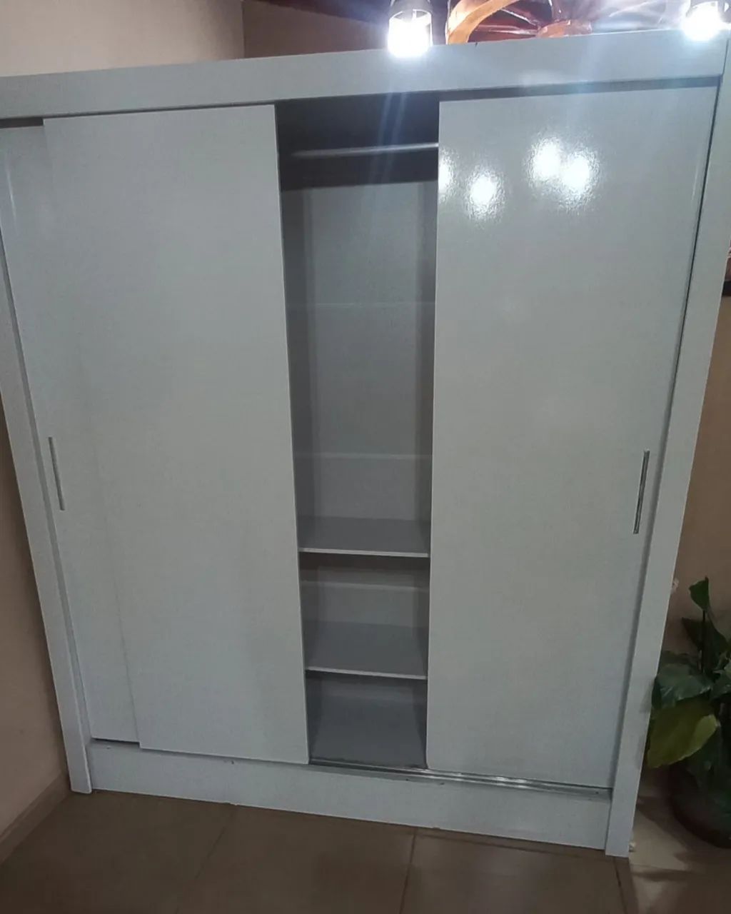Guarda roupa solteiro branco porta de correr - Foto 4