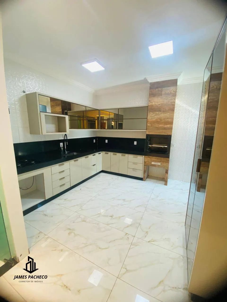 Casa Moderna com 3 Quartos e Acabamento de Alto Padrão - Região Noroeste