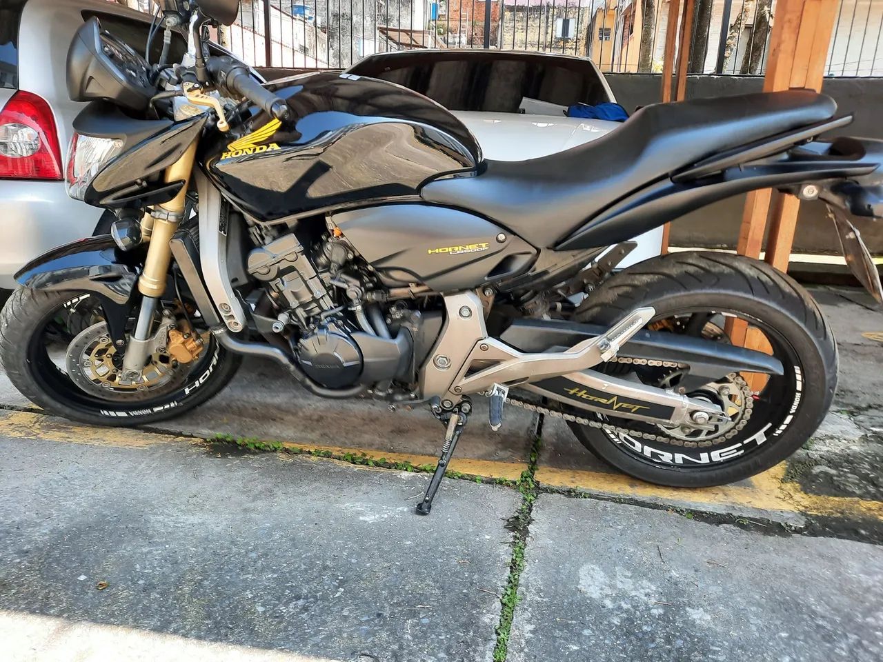Hornet 600 