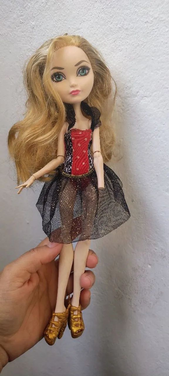 Boneca ever after high Mattel 