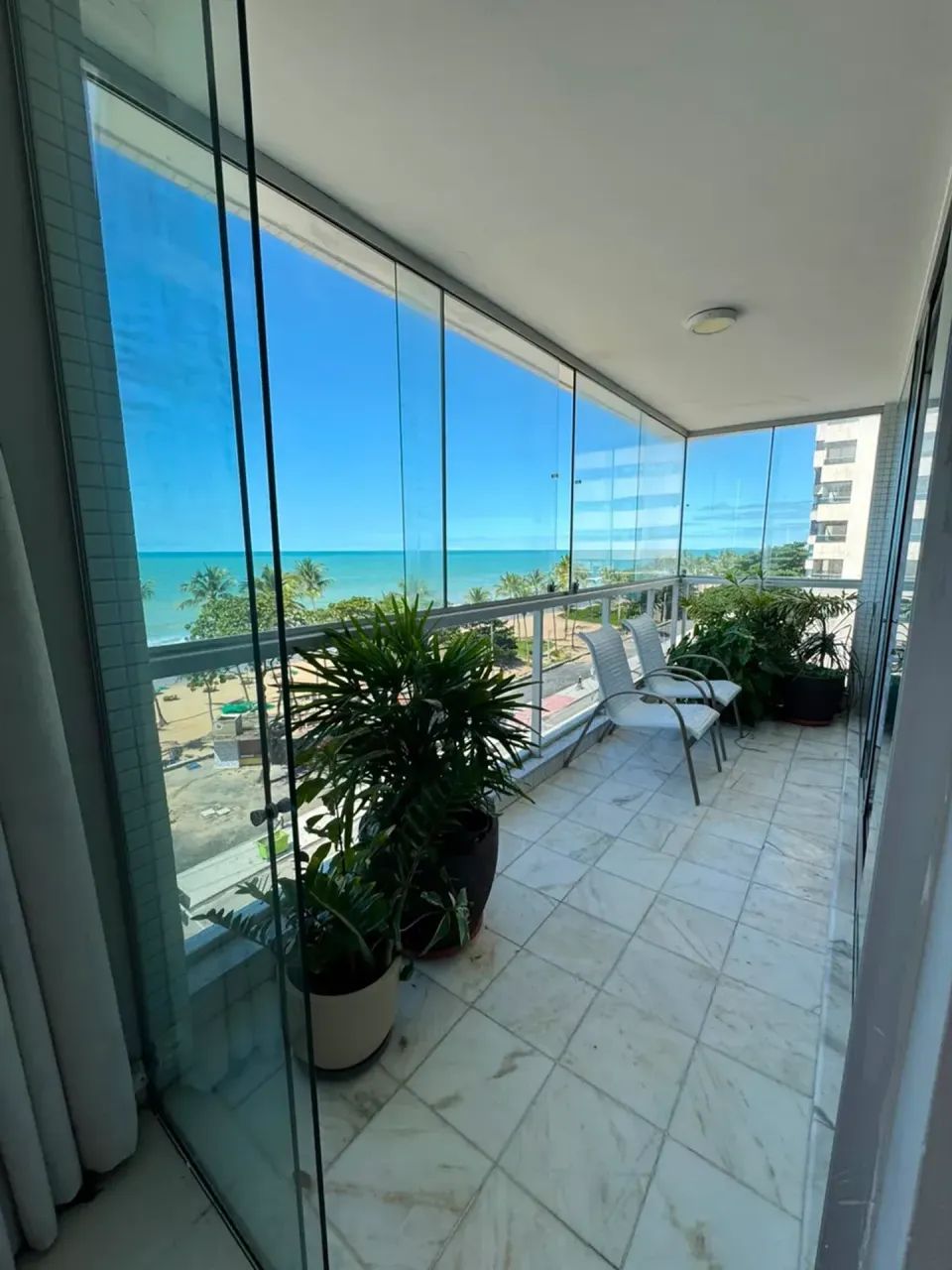 4 Qts, 1 St C/ Closet na Av BV. 200m2. 2 Vagas