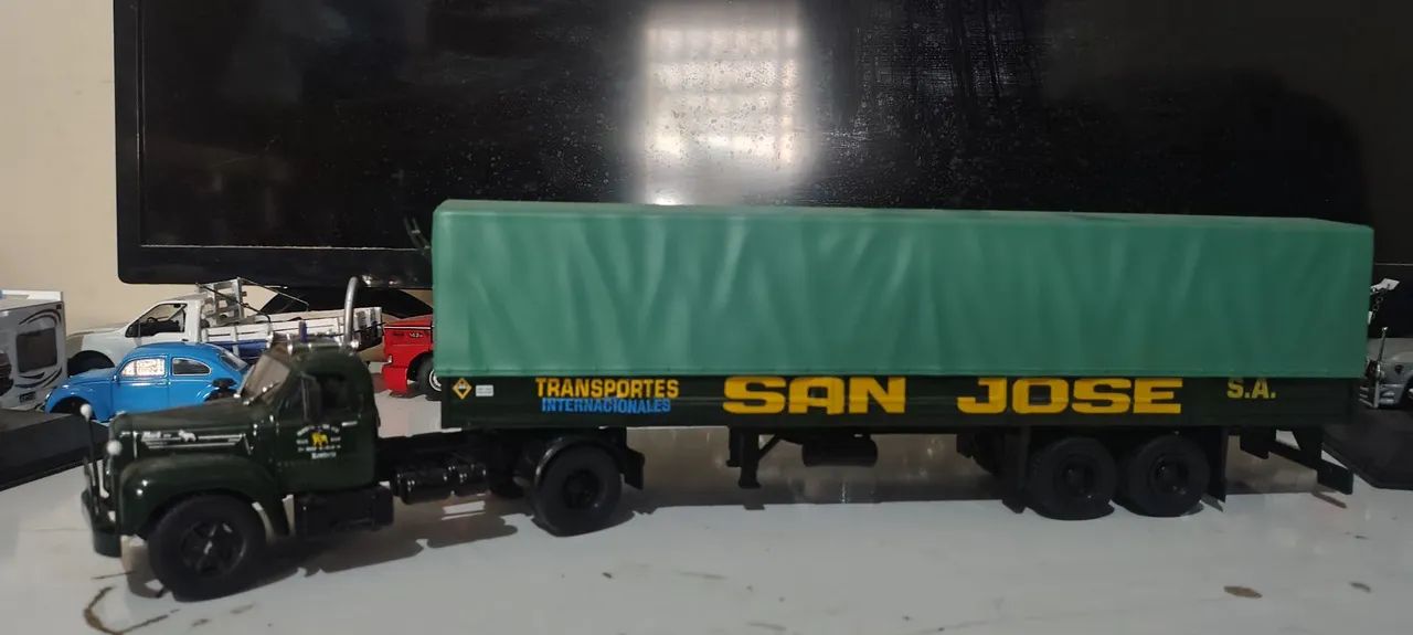 Miniatura de caminhão MACk 