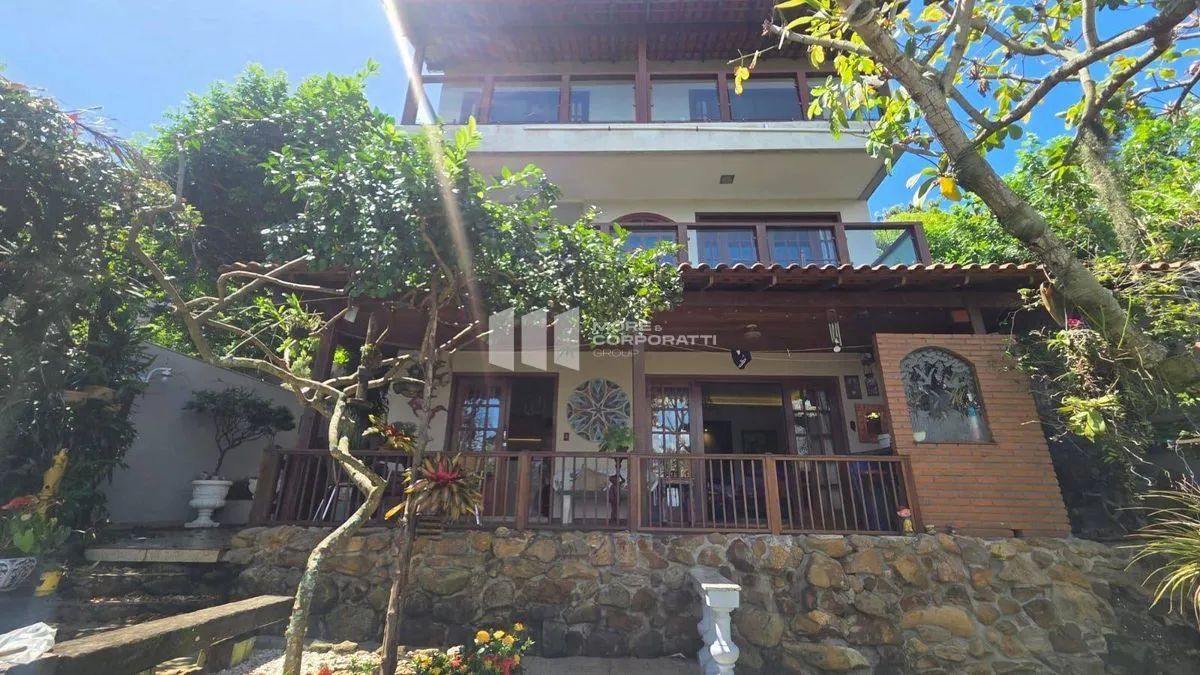 CASA TRIPLEX - 4 Quartos - 200 m² - Praia da Costa - Vila Velha/ES