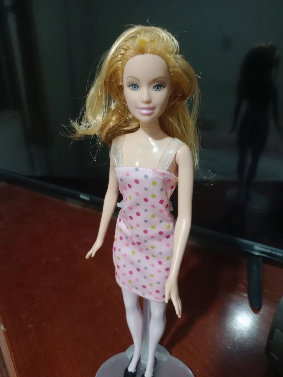 Linda boneca Barbie loira 