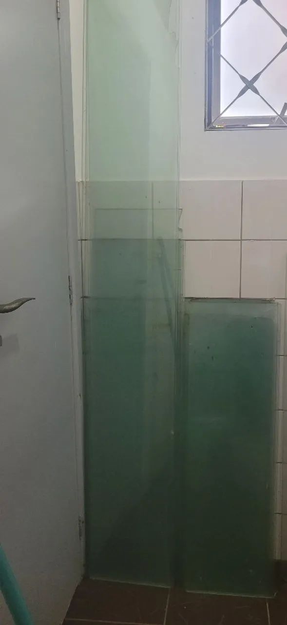 PRATELEIRAS DE VIDRO 