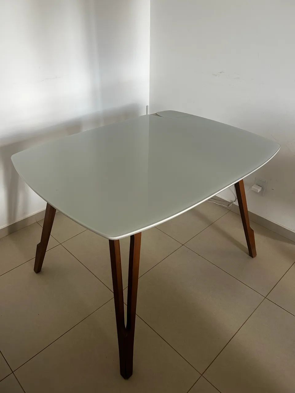 MESA RETRÔ COM TAMPO DE MADEIRA E VIDRO (com avaria) - Foto 3