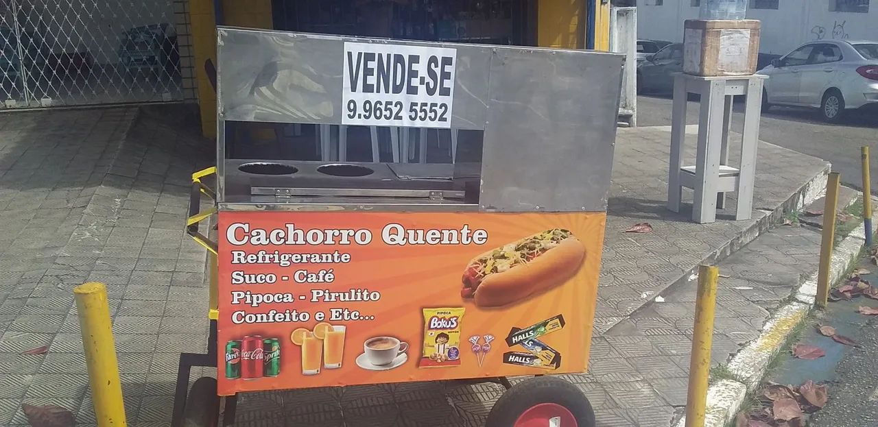 Carrinho de cachorro quente e bauru