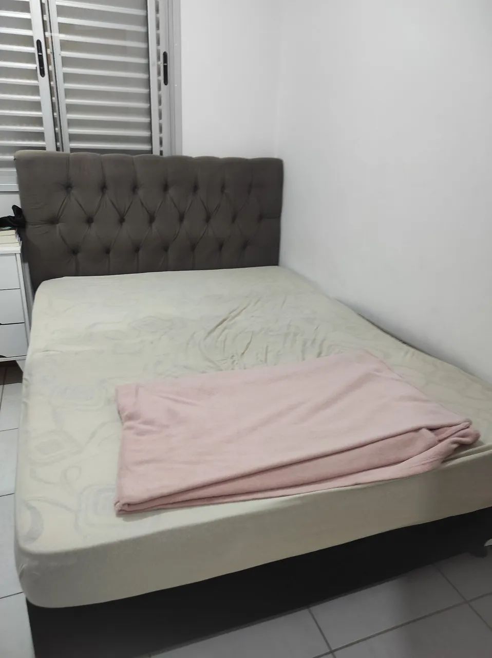 Vendo cama box conjugada casal com cabeceira e colchão.