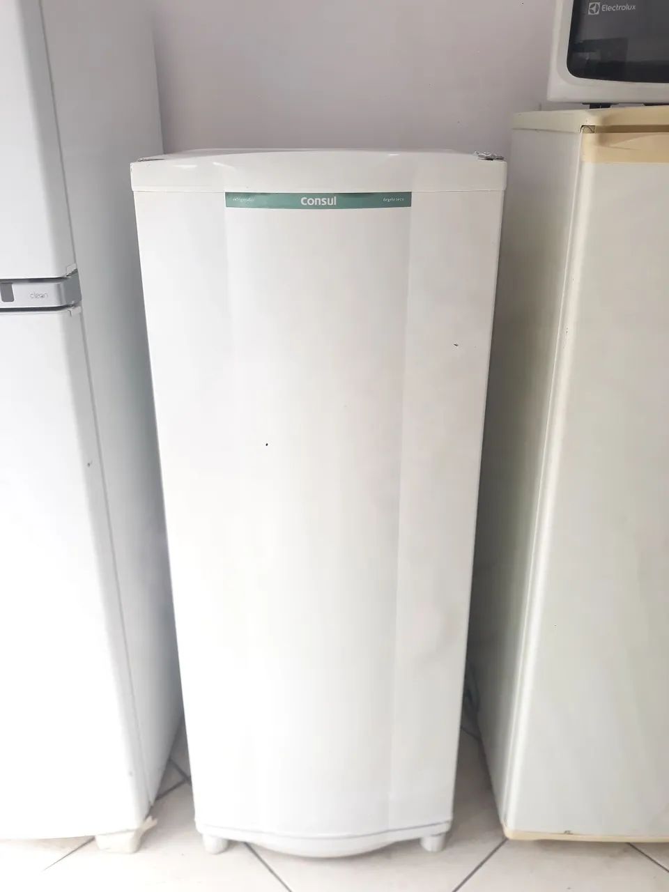 Geladeira cônsul uma porta 