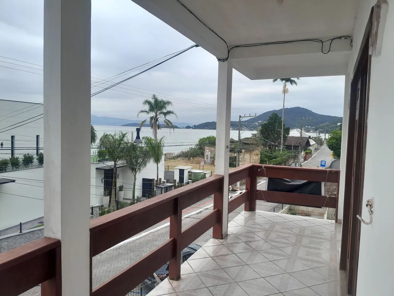 Casa com vista para o mar em Sambaqui - Foto 2