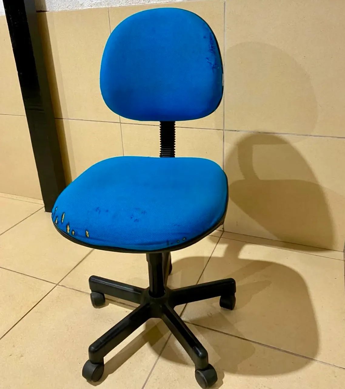 Cadeira de Escritório Giratória Azul (Para Reforma ou Uso) - Foto 2