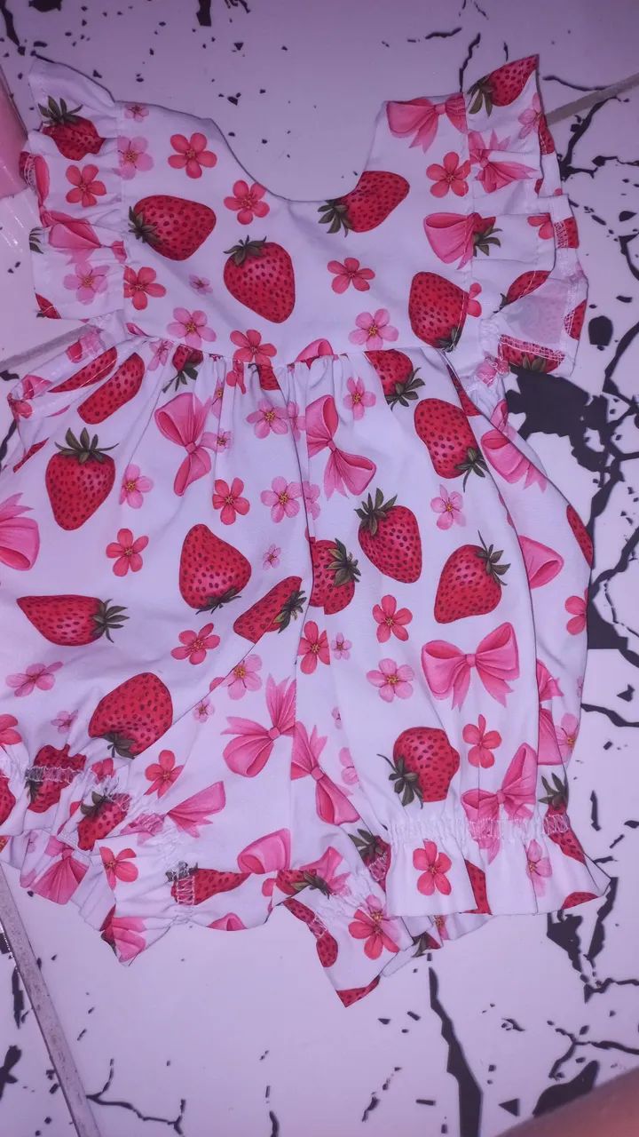 Lotinho de Roupa e Sandálias