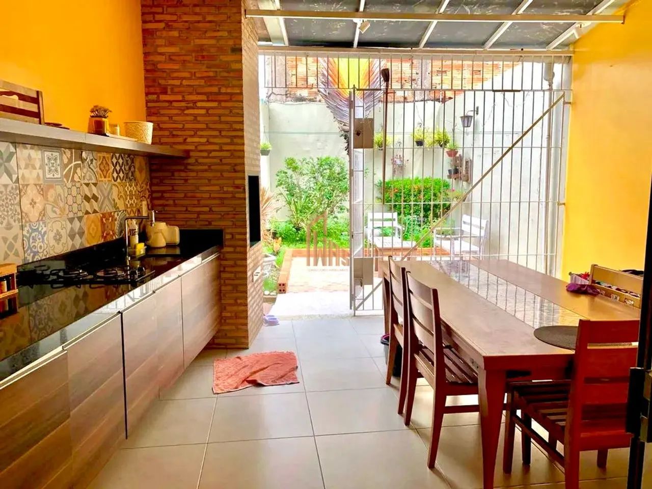 Casa Semi-mobiliada à venda 3 Quartos e 180m², 2 vagas, 2 Pavimentos!