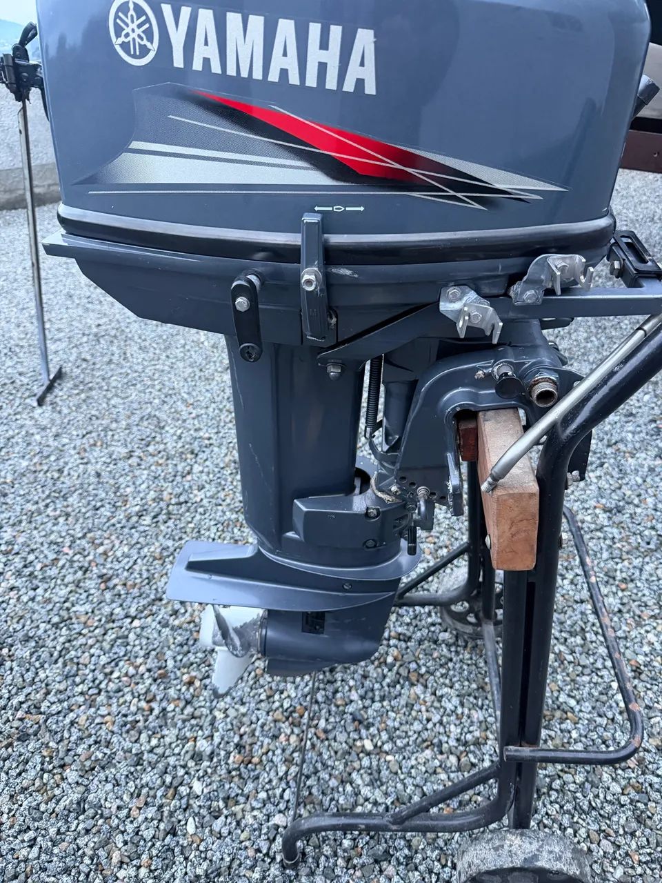 Motor Yamaha 25 HP com comando de distância e partida  elétrica ano 2012 - Foto 3
