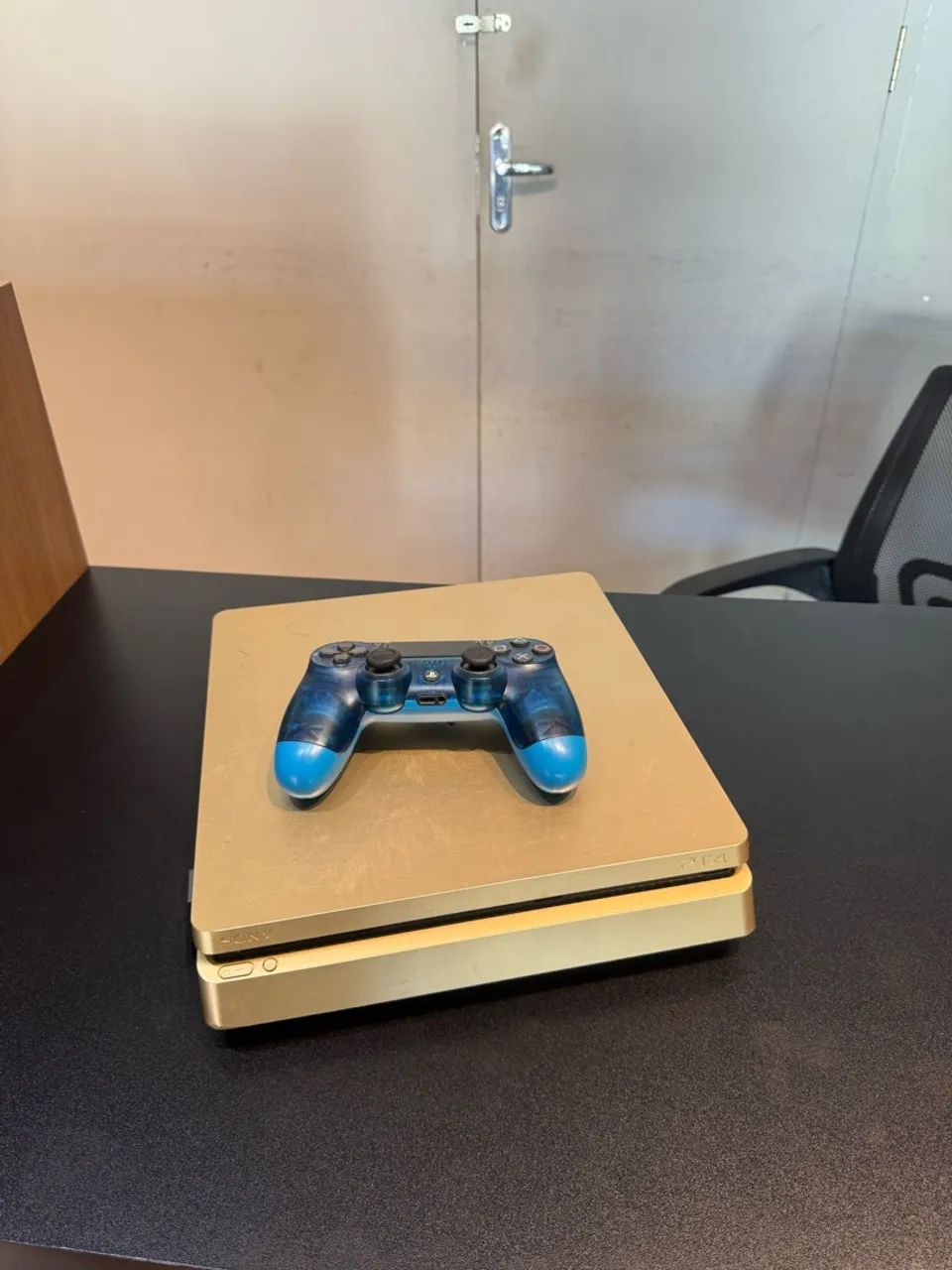 Ps4 slim de 1TB dourado  - Foto 4
