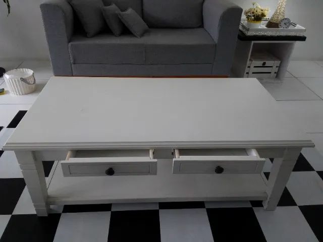 Mesa de centro com gavetas