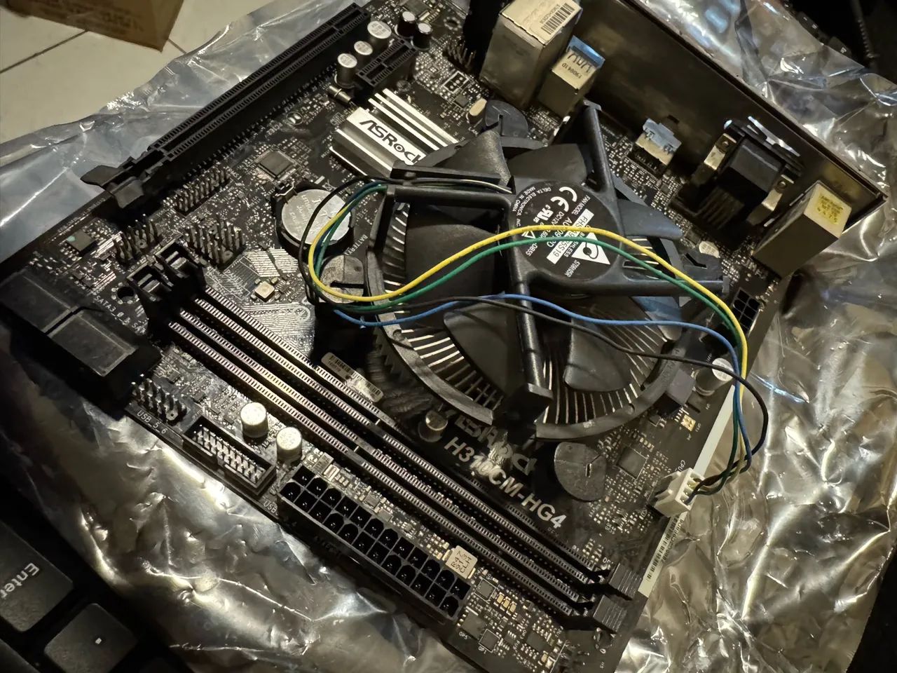 Kit i5 9400f + Asus Asrock H310CM *COM DEFEITO*