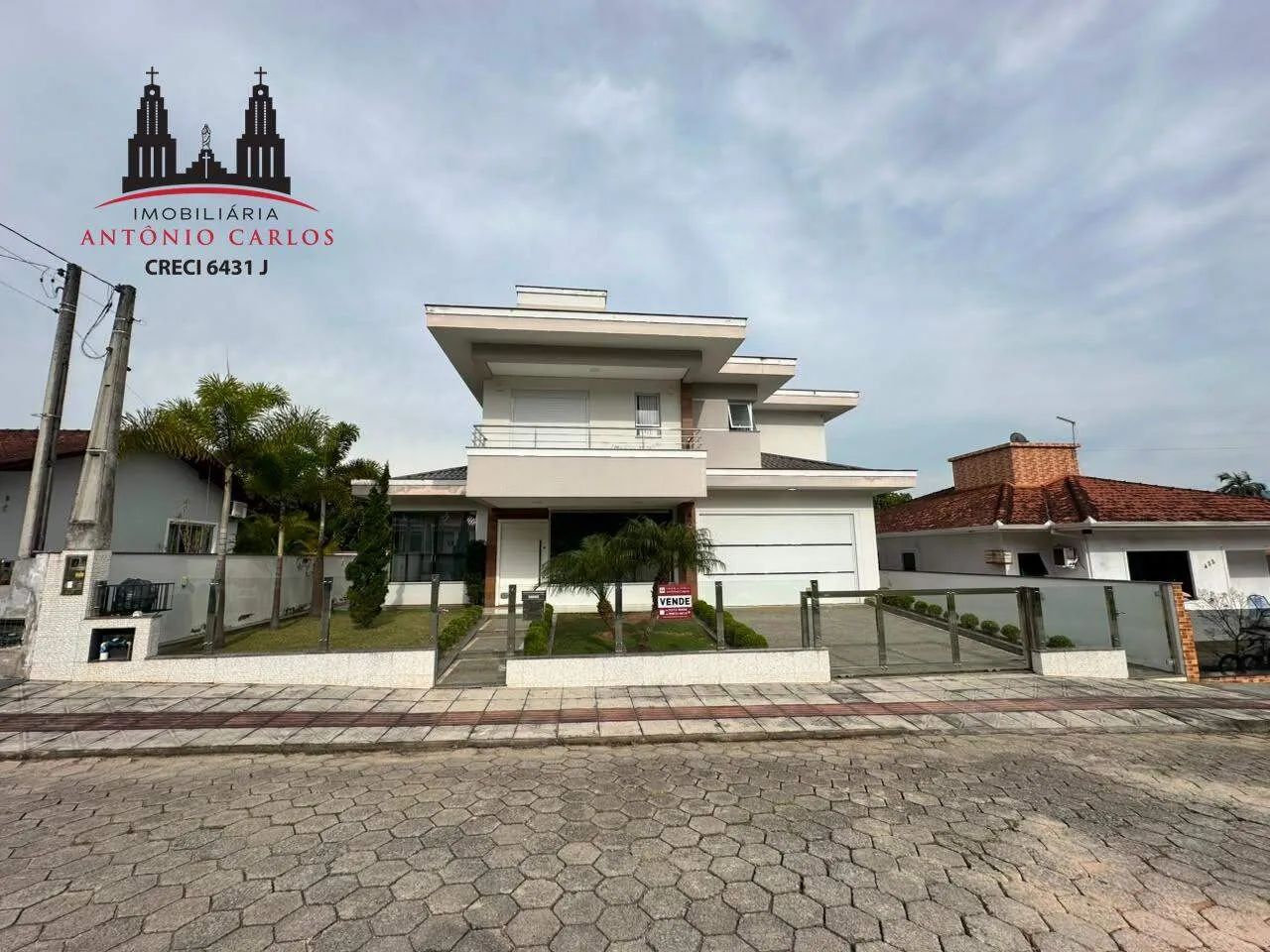 Casa de Alto Padrão com 221,47m² - Centro de Antônio Carlos/SC
