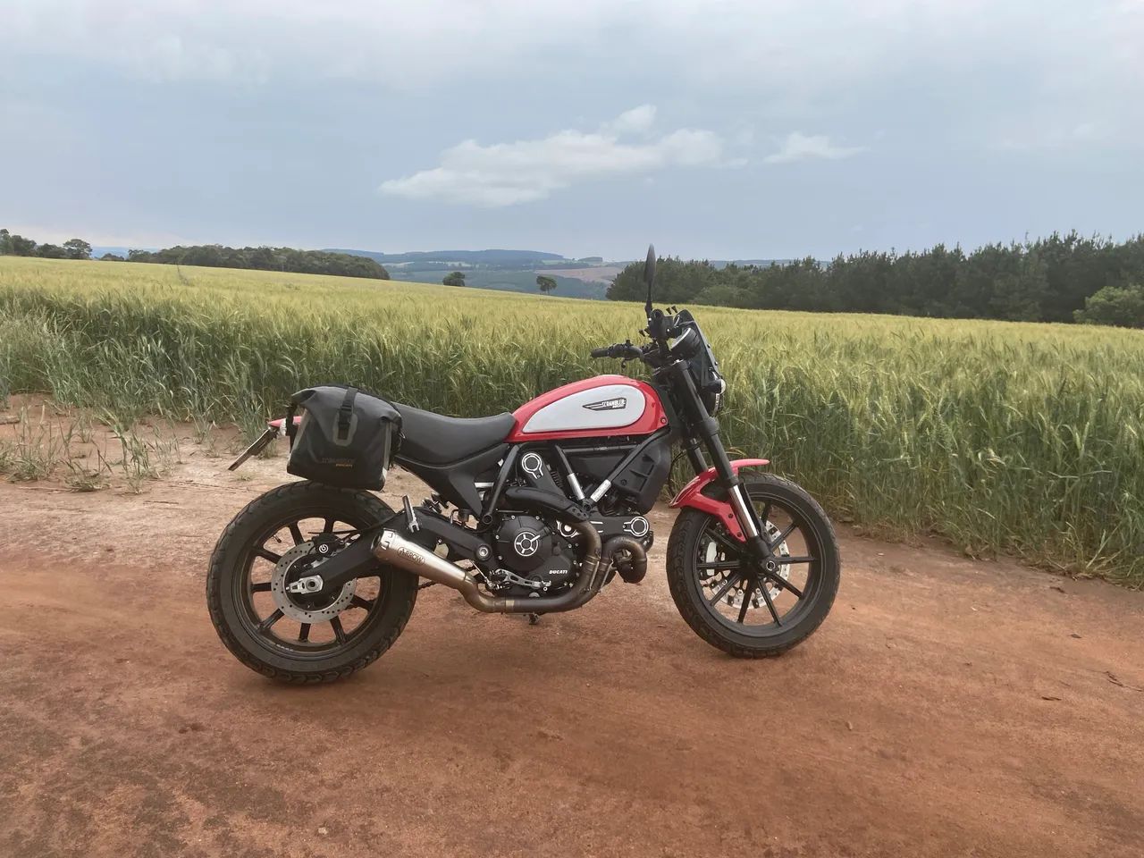 Ducati Scrambler vermelha com Arrow e acessórios  - Foto 4