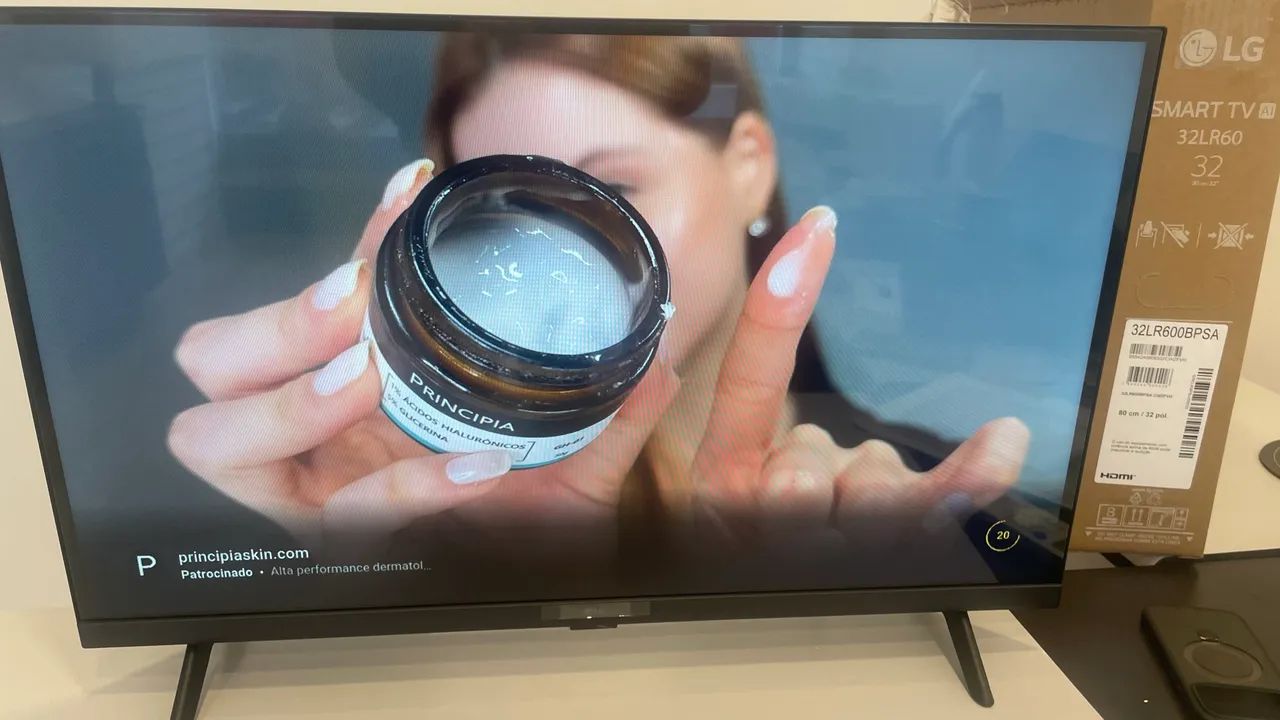 TV LG Smart 32 Polegadas 32LR60 - Seminova, pouco uso, na caixa original! - Foto 2