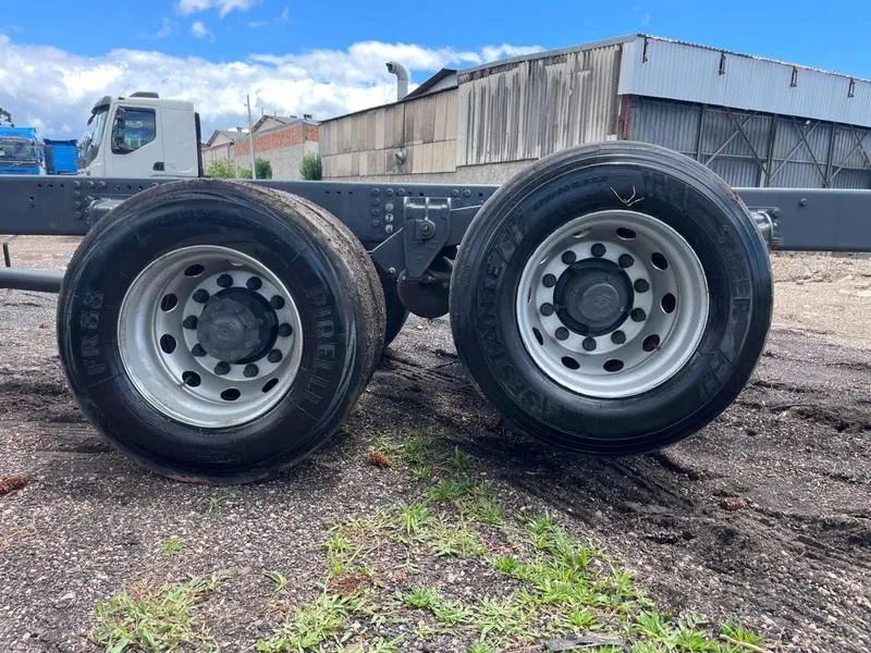 DAF CF 310 6X2 ANO 2023 COM 135 MIL KM - CHASSI 10 METROS - Foto 12