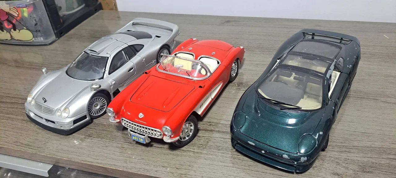Carrinhos escala 1/18