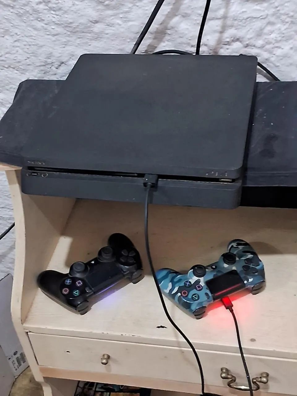 PlayStation 4 Slim 