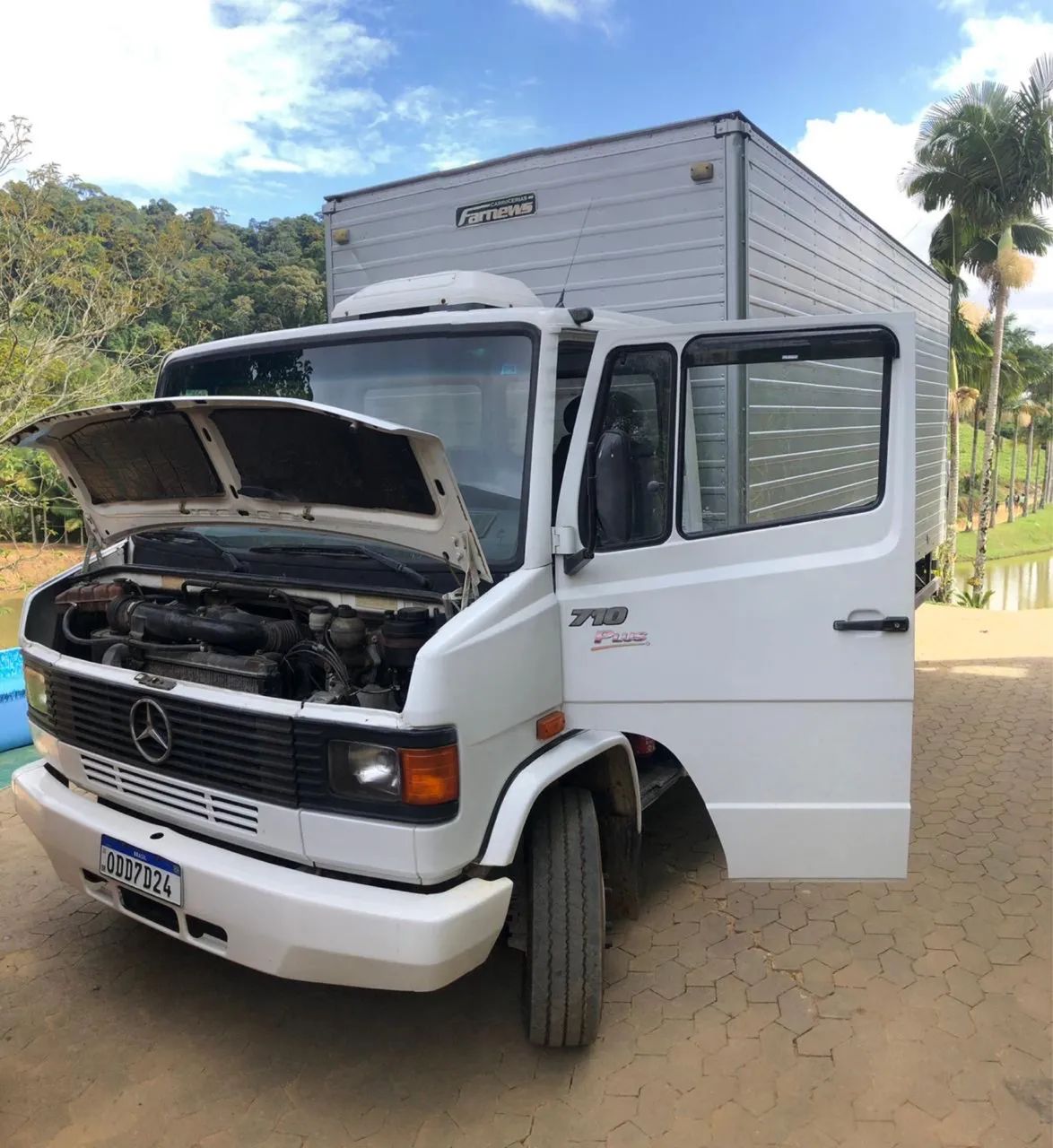 Caminhão 710 PLUS 2012 Baú  - Foto 3