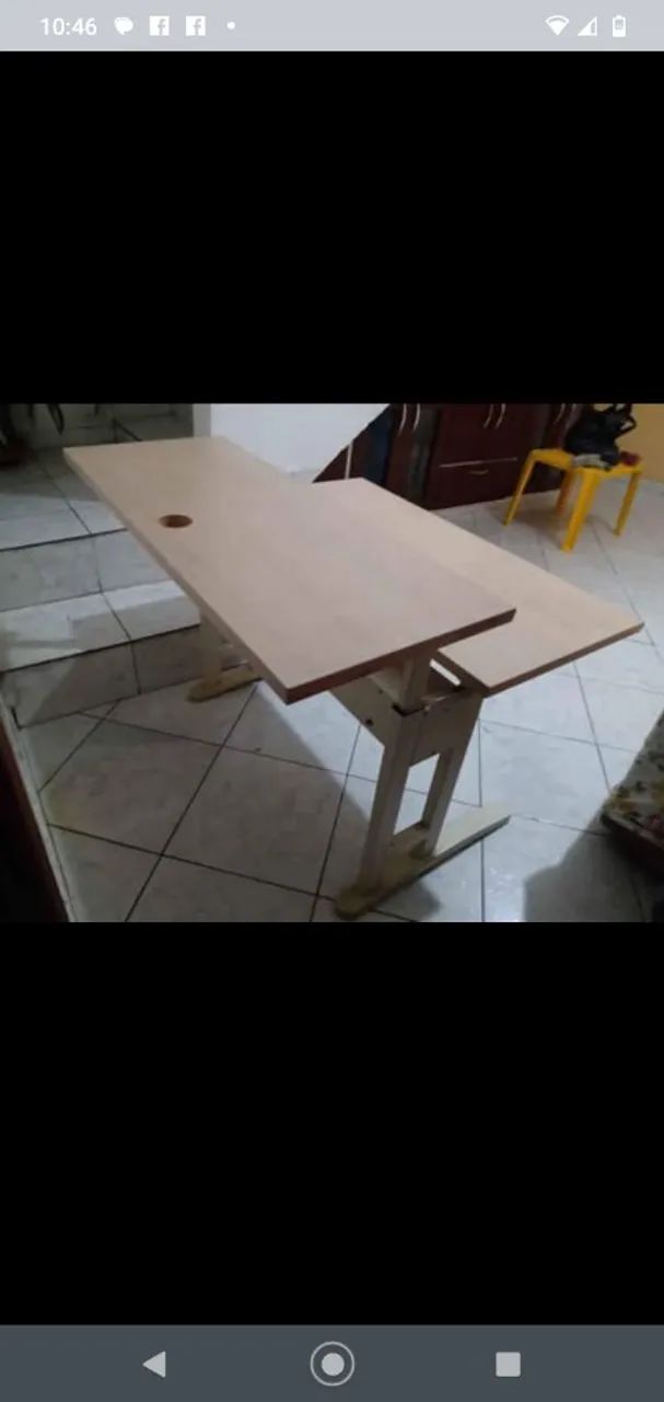 Mesa de escritório ajustável 