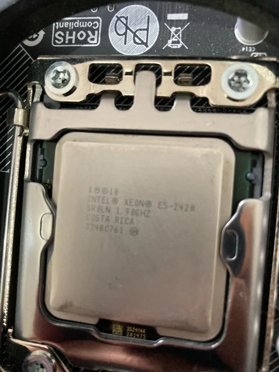 Placa mãe x79 LGA 1356 com defeito  - Foto 4