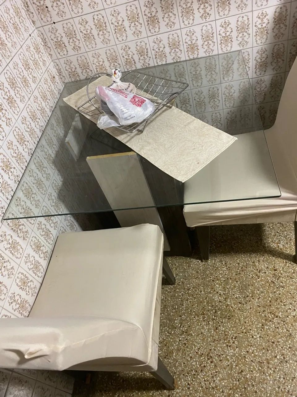 Mesa com 2 cadeiras 