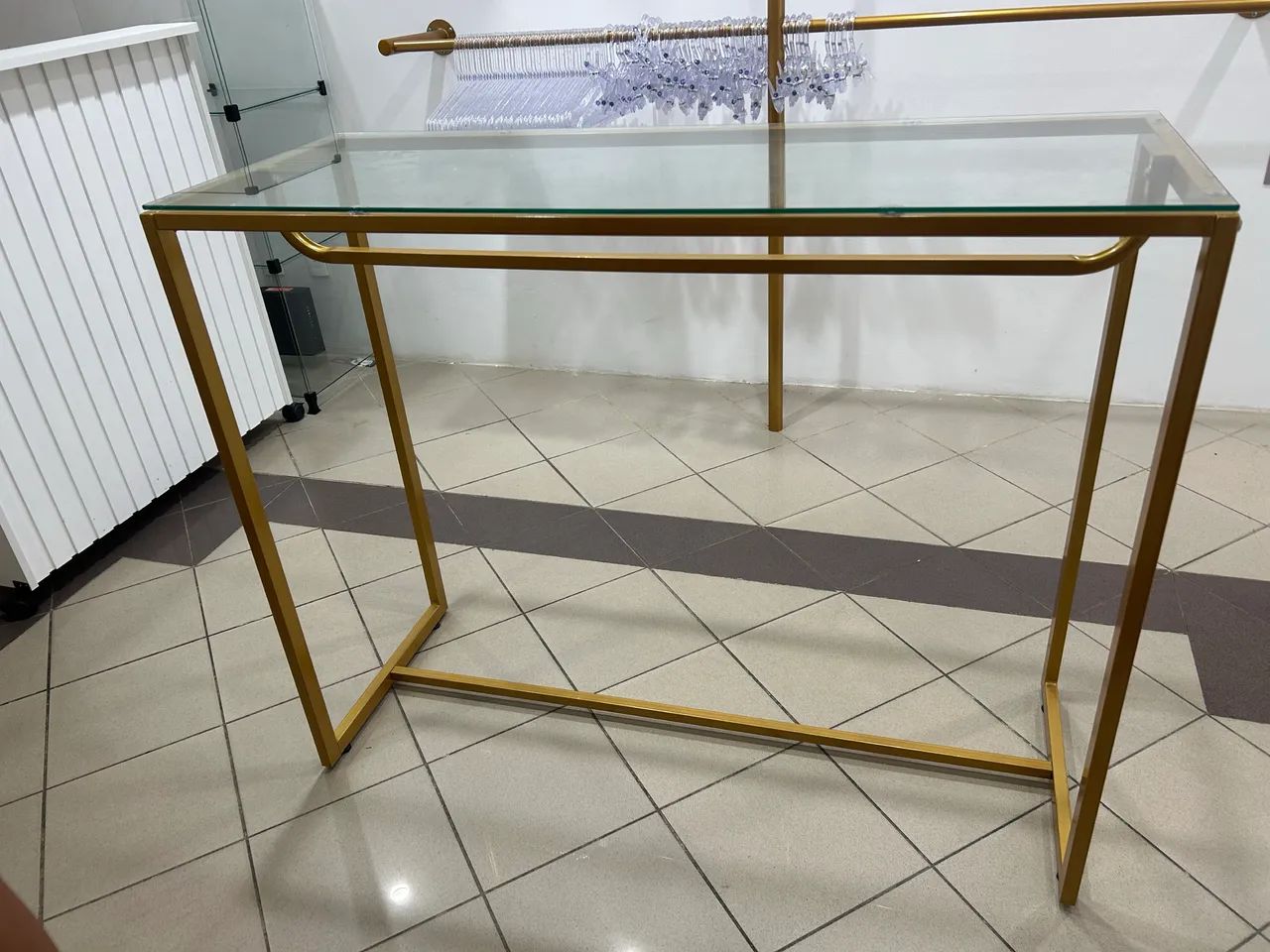 VENDE-SE MESA ARARA TAMPA DE VIDRO