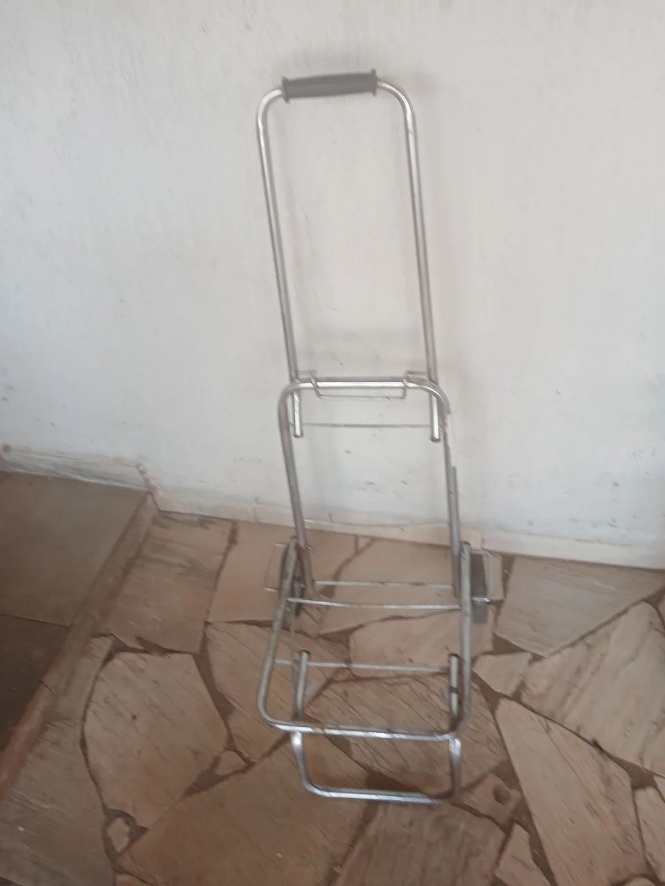 Carrinho maleiro  de mão  dobrável 
