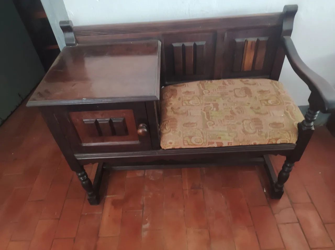 Poltrona fofoqueira década de 60 vintage 