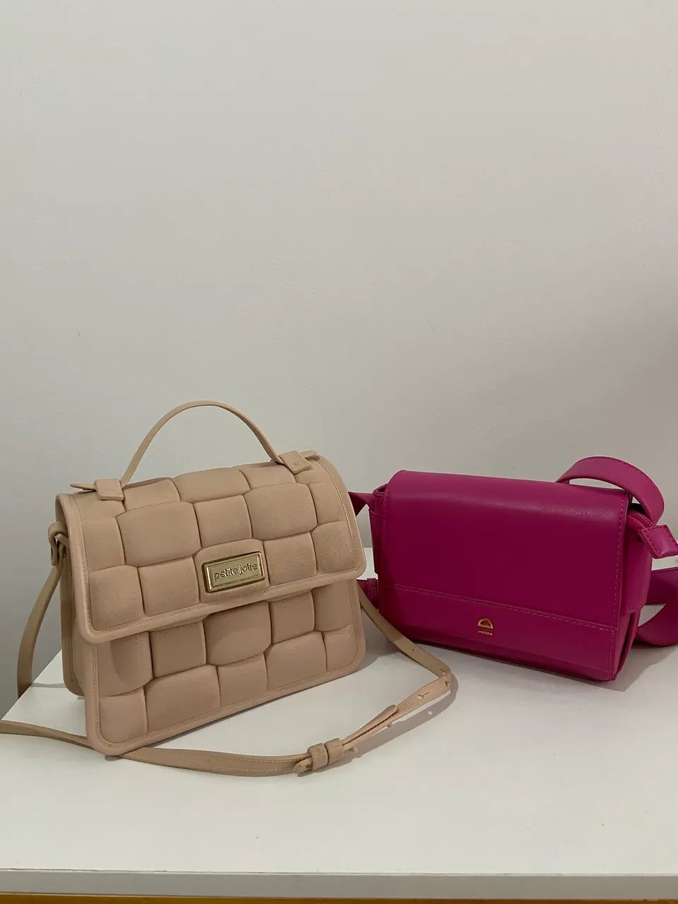     Kit com 2 bolsas femininas em ótimo estado - R$ 110