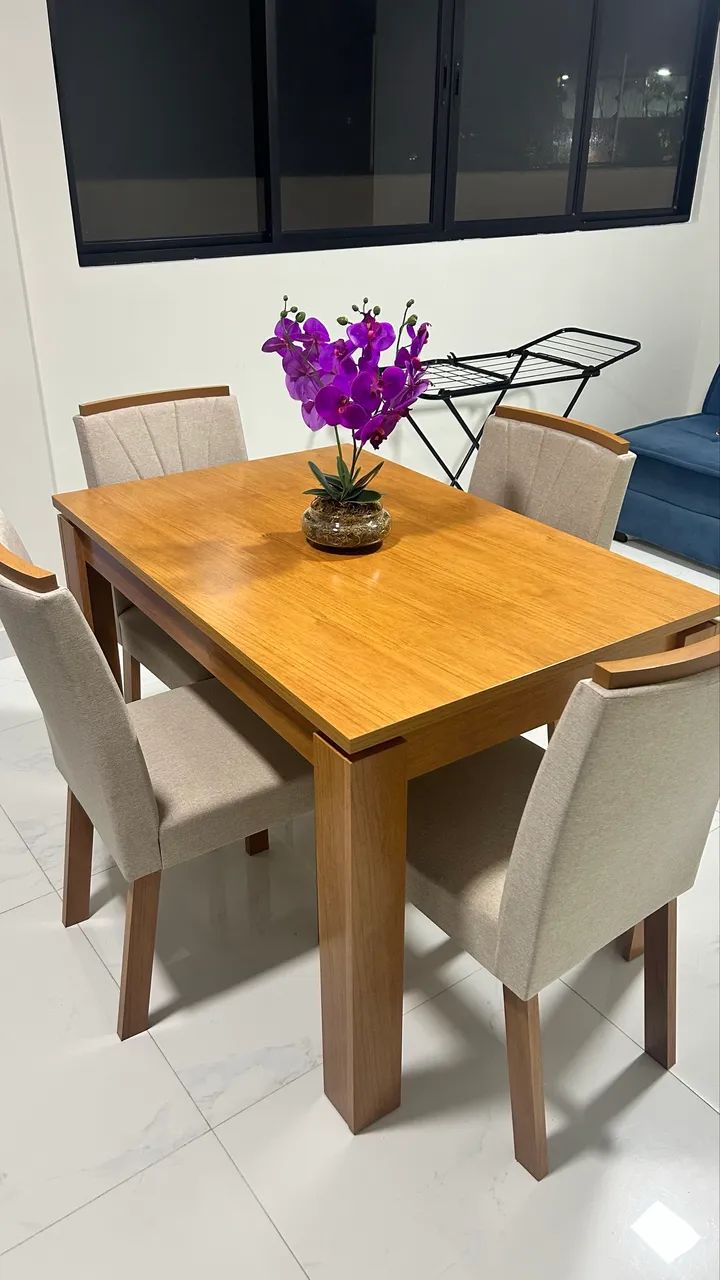 Conjunto de mesa com 4  cadeiras - Menos de 6 meses de uso - Foto 2