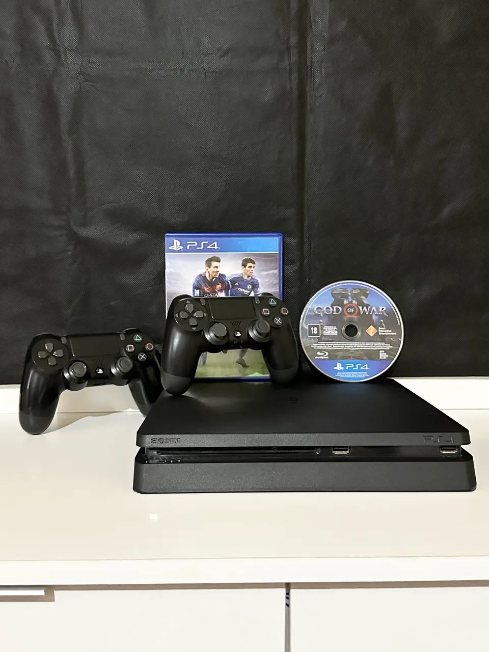 PlayStation 4 slim com 2 controles e jogos - Foto 3