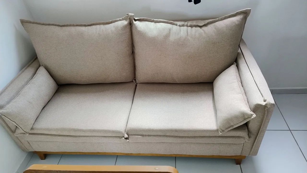 Sofá elegante em perfeito estado.