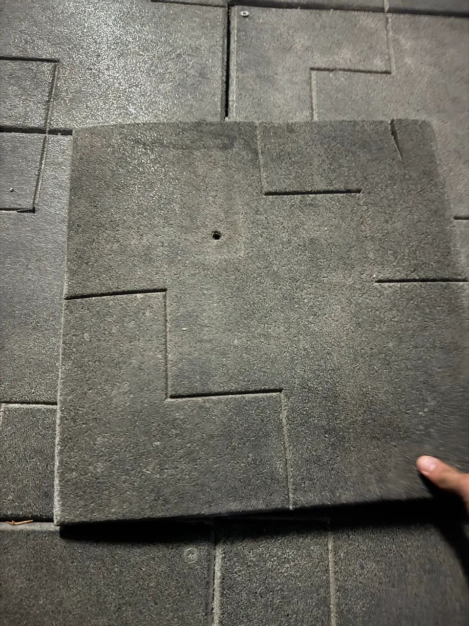 PISO DE BORRACHA 50x50 / TENHO APROXIMADAMENTE 30 unidades CADA UNIDADE SAI A 50