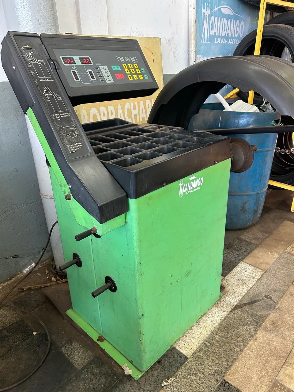 Balanceadora Motorizada de Pneus com Capô  Potente Brasil - Foto 4
