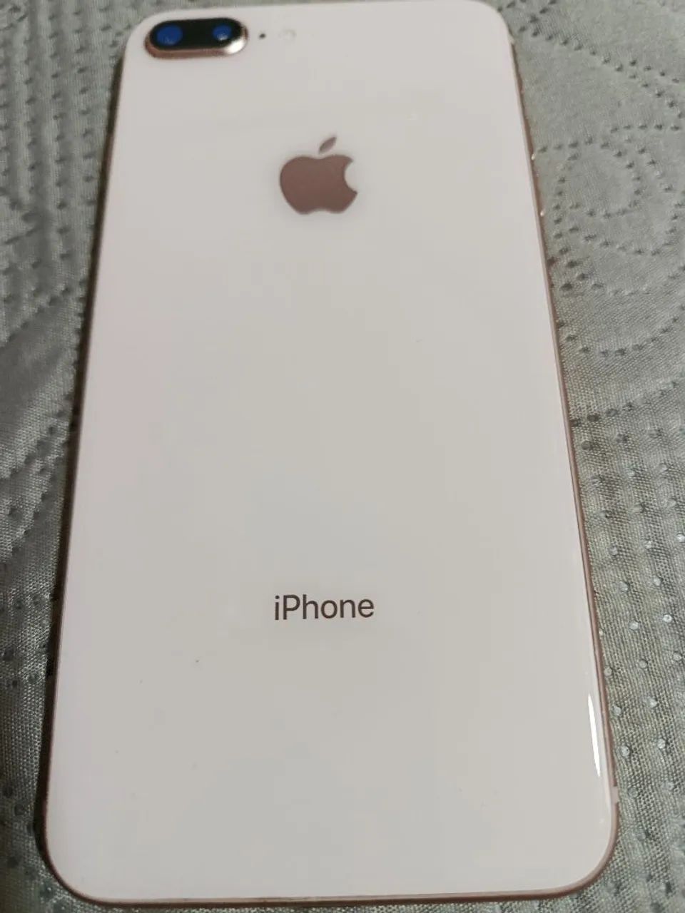 Celular ifone 8 plus .