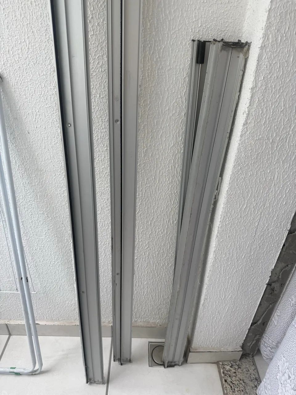 Porta de alumínio com vidro - Foto 6