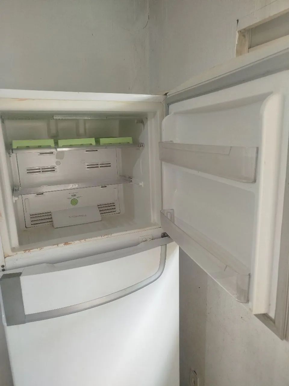 Geladeira Consul danificada  - Foto 4