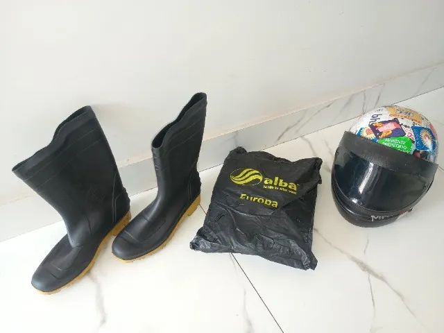 Capacete+ capa + bota.