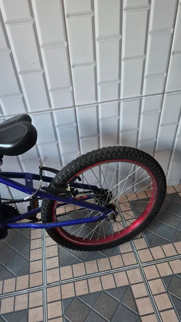 Bicicleta infantil aro 20 - Foto 4