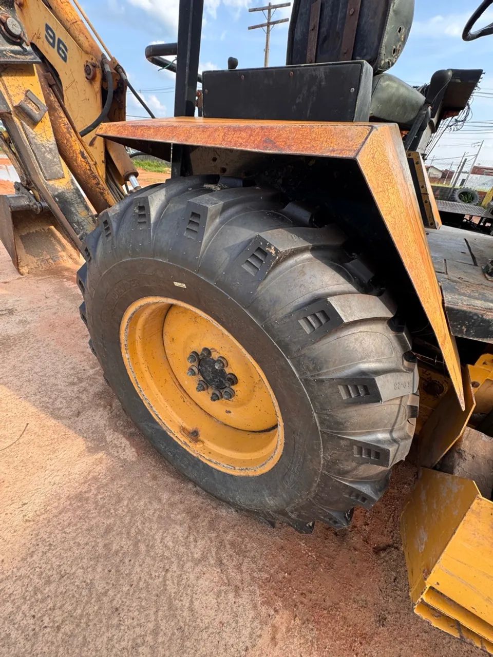 Retroescavadeira MF 96 - Foto 5