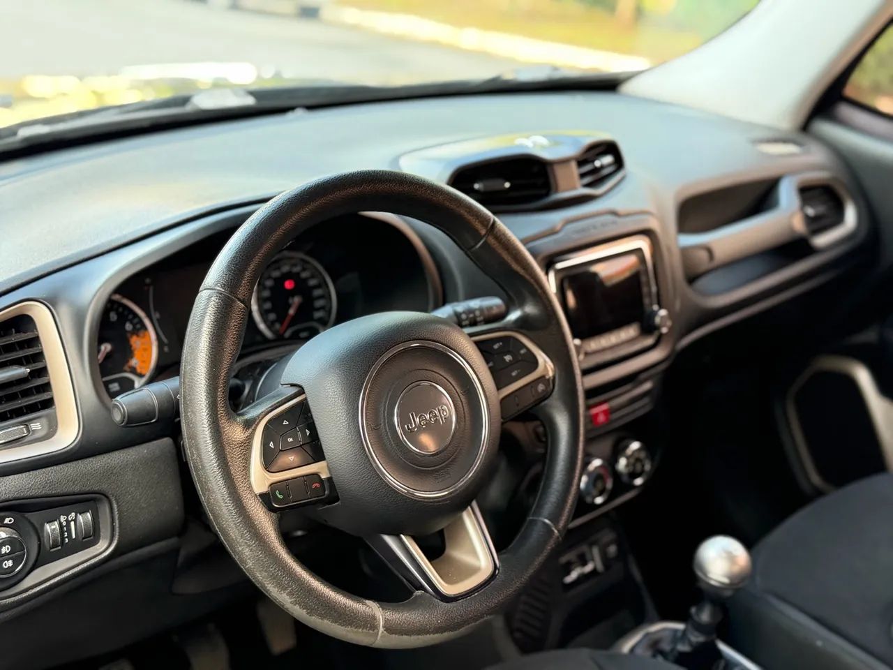 Jeep Renegade Sport 1.8 4x2 Flex 16V Mec., foto 10 de 14