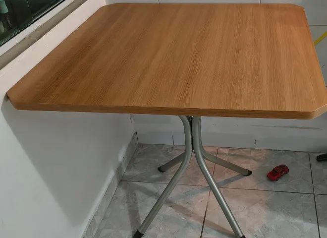 Mesa com 4 cadeiras, 5 meses de uso.